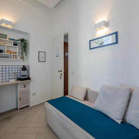Casa Leucosia בית הארחה