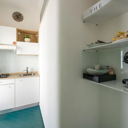 Casa Leucosia בית הארחה 3*