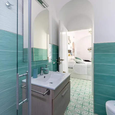Casa Leucosia בית הארחה 3*